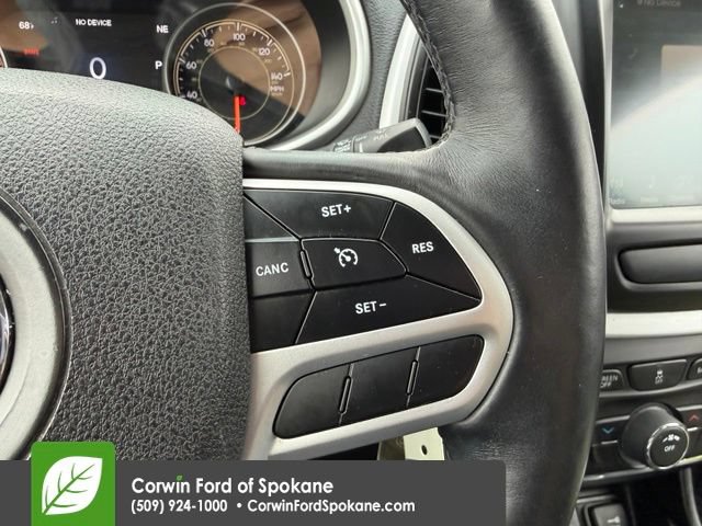 Used 2017 Jeep Cherokee Trailhawk AWD/4WD image 23
