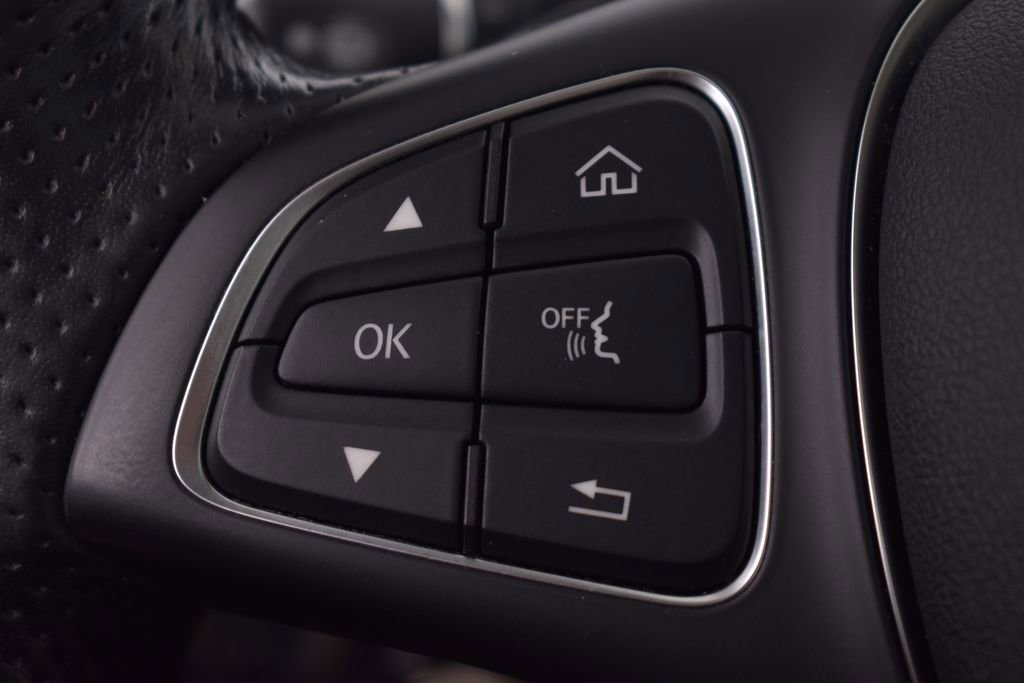 Used 2019 Mercedes-Benz GLC 300 4MATIC image 17