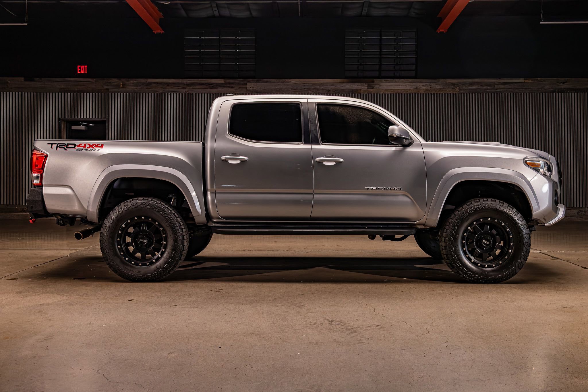 Used 2017 Toyota Tacoma TRD Sport w/ Tow Package (A/T) image 10