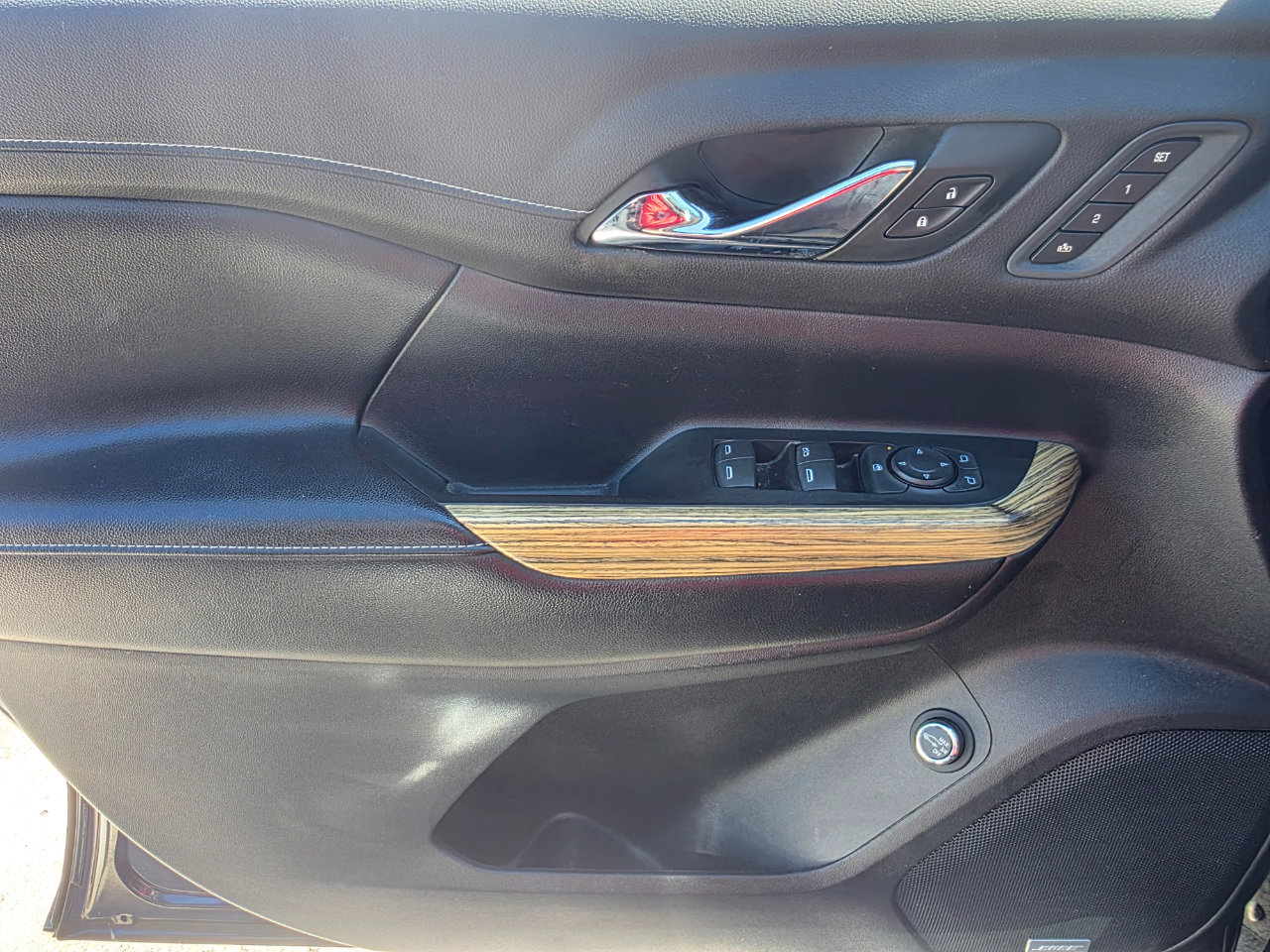 Used 2019 GMC Acadia Denali image 13