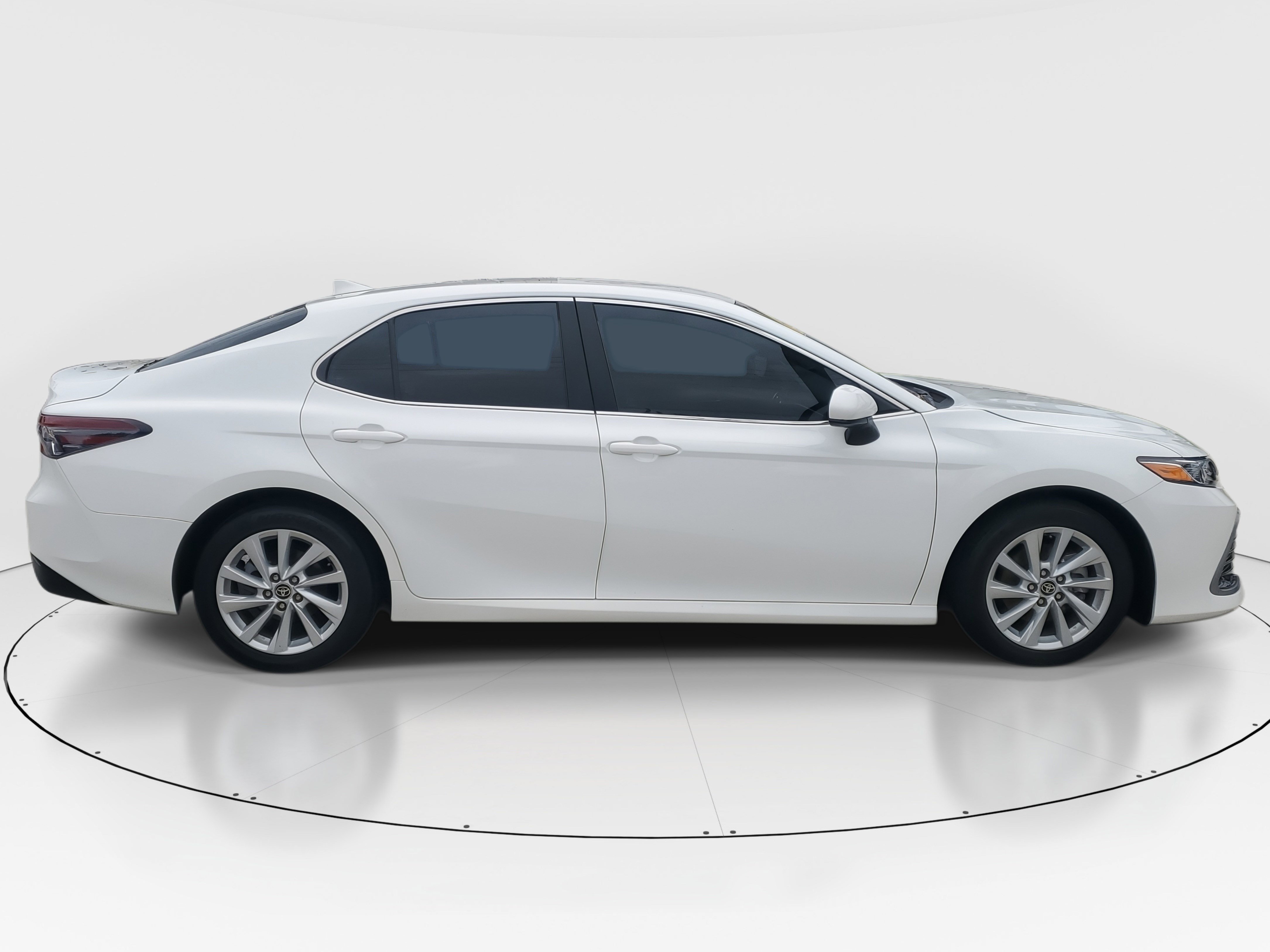 Used 2023 Toyota Camry LE image 2