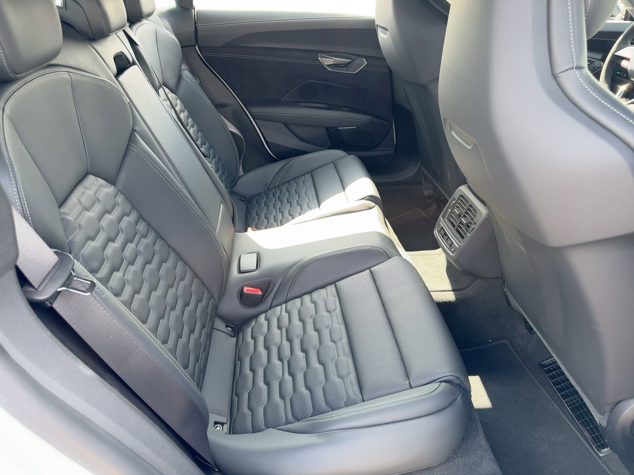 New 2025 Audi RS e-tron GT performance image 29