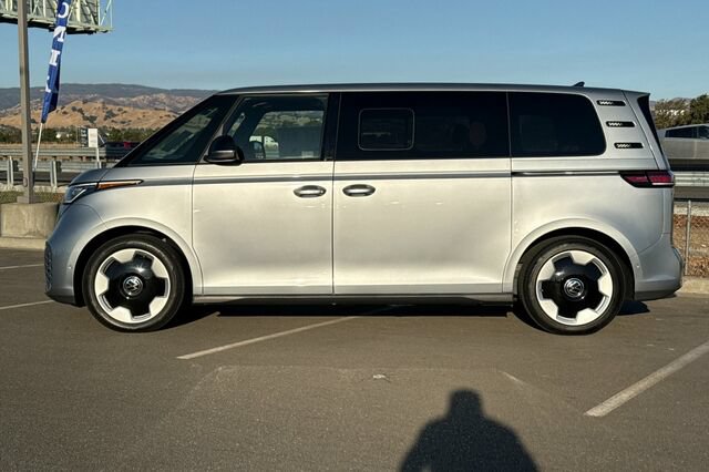Used 2025 Volkswagen ID. Buzz Pro S RWD image 7