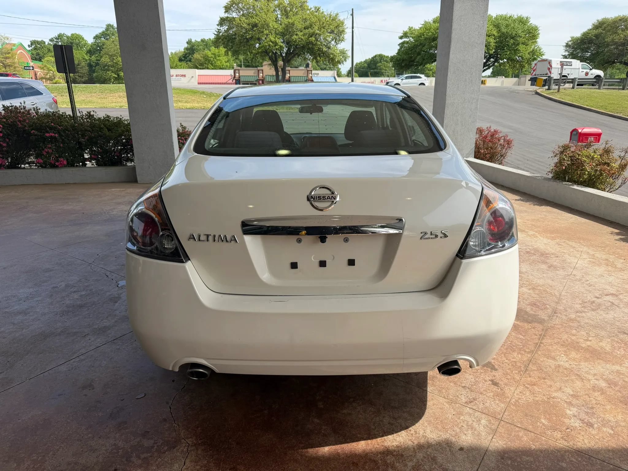 Used 2010 Nissan Altima 2.5 S FWD image 5