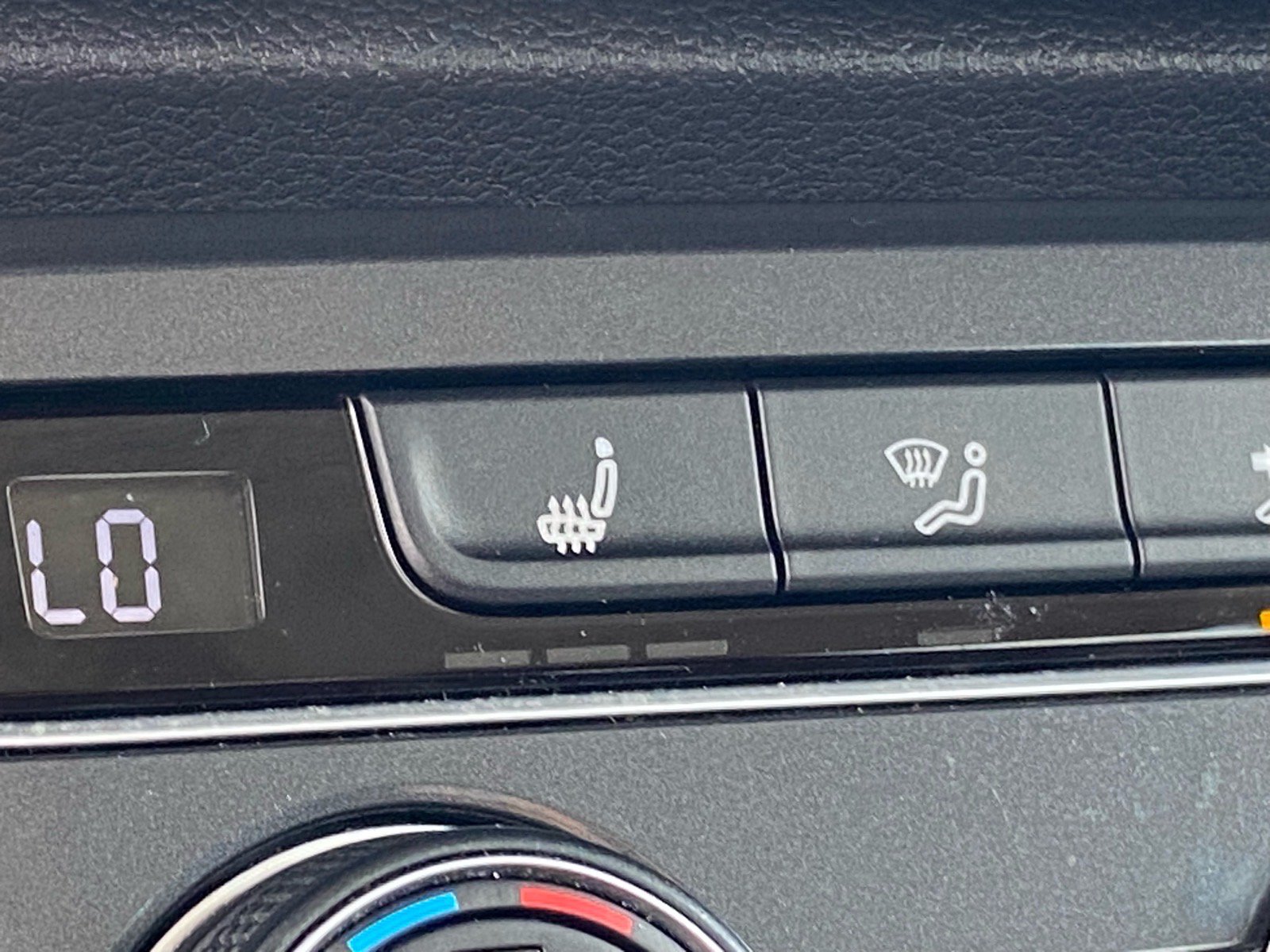 Used 2020 Volkswagen Tiguan SE FWD image 15