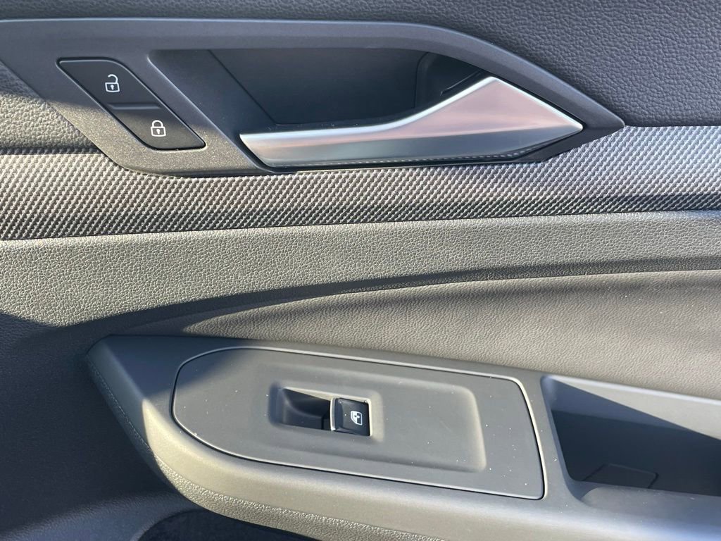 Used 2025 Volkswagen GTI SE image 14