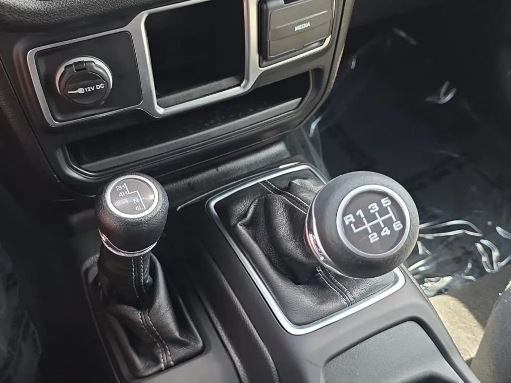 Used 2024 Jeep Wrangler Sport AWD/4WD image 27