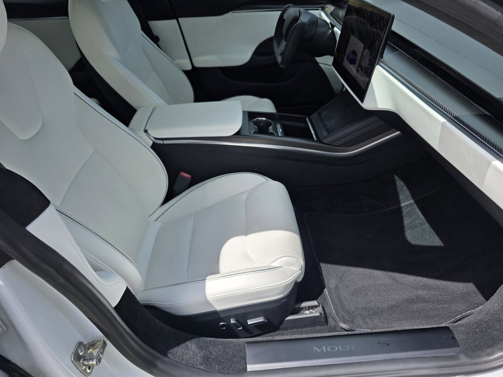 Used 2022 Tesla Model S Plaid image 3