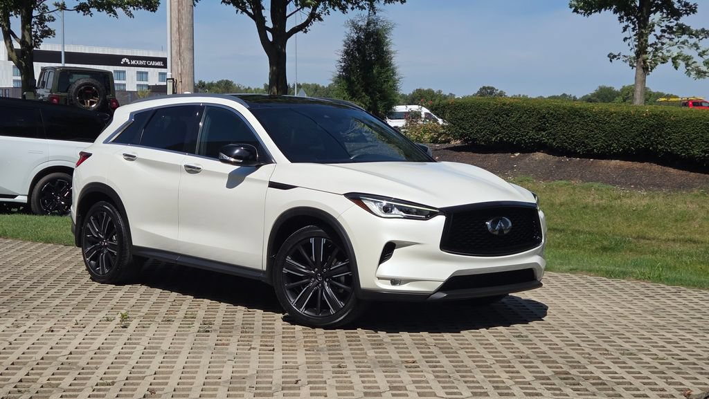 Used 2022 INFINITI QX50 Luxe w/ Appearance Package AWD/4WD image 3