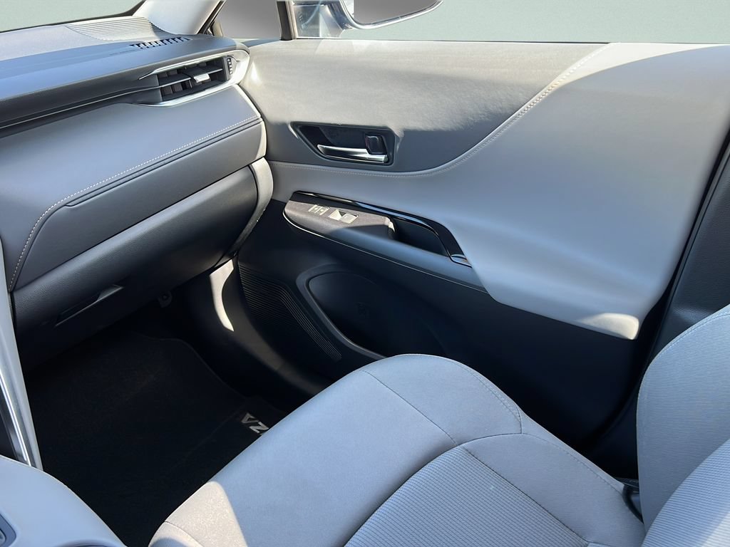 Used 2024 Toyota Venza LE AWD/4WD image 13