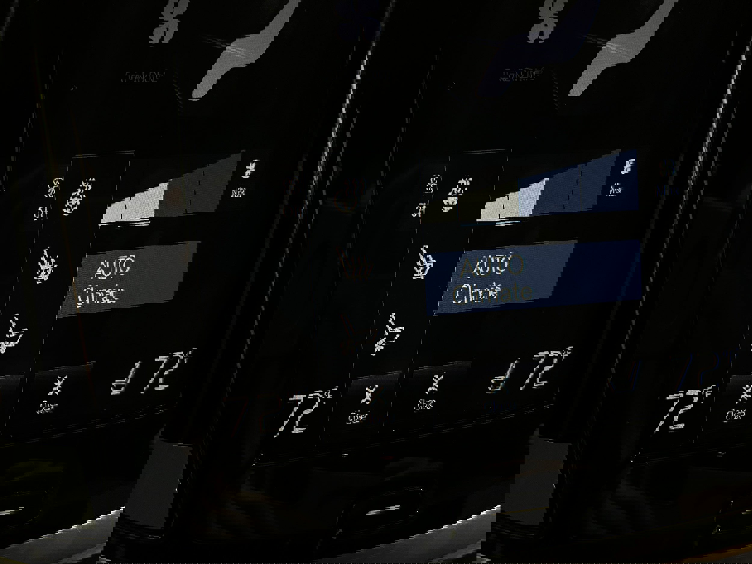 Used 2020 Volvo V60 T5 Cross Country image 8