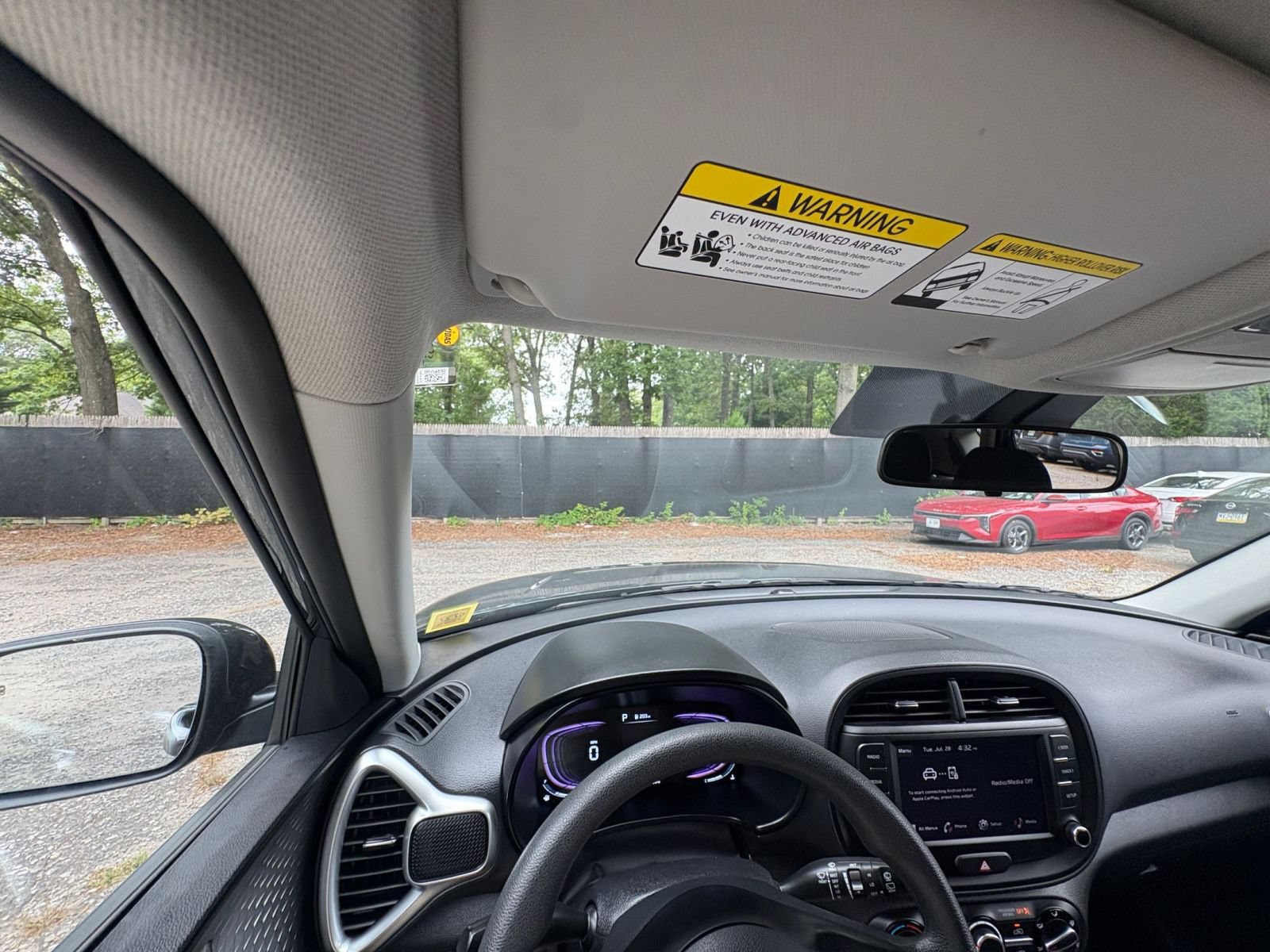 Used 2025 Kia Soul LX w/ LX Technology Package FWD image 32