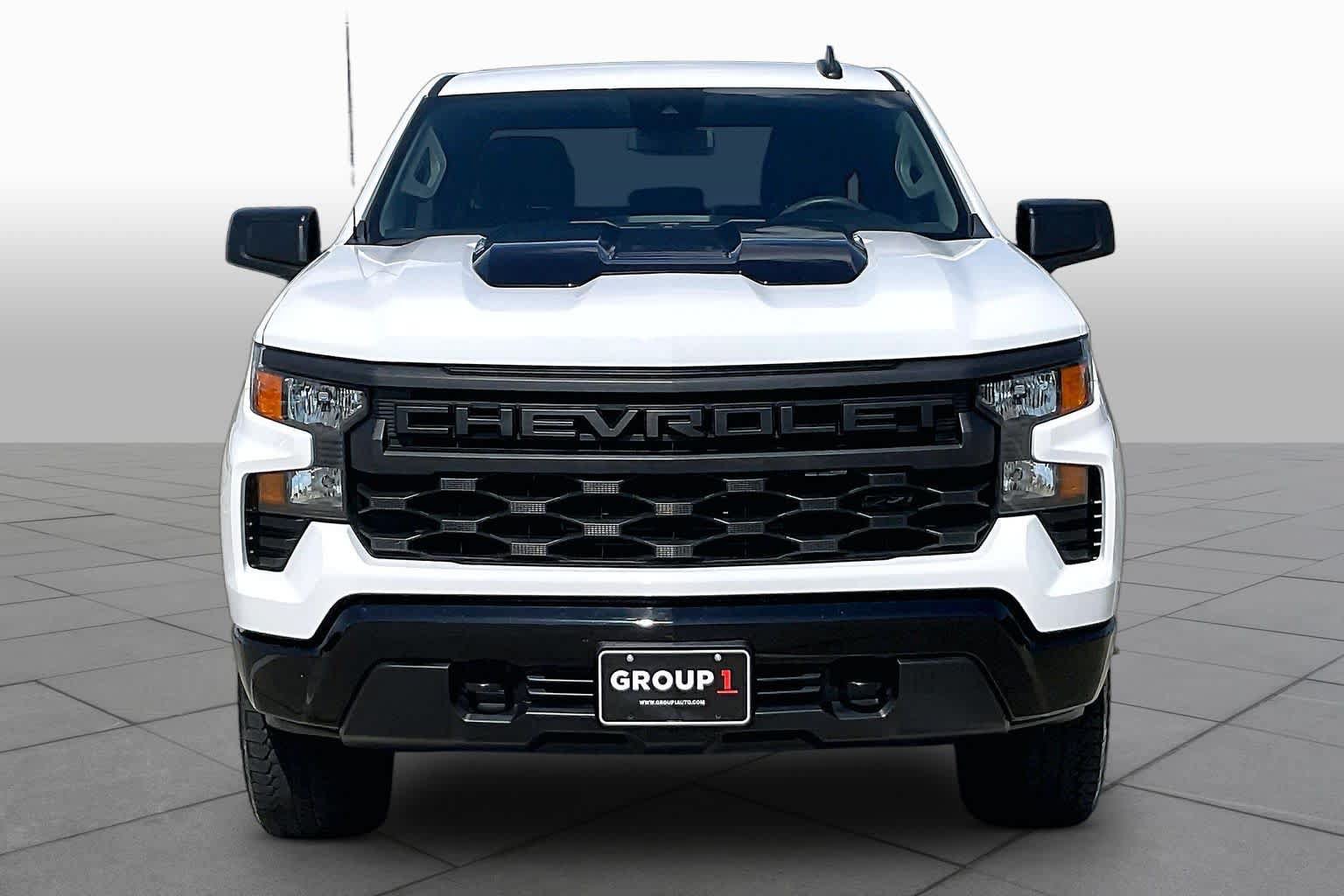 Used 2024 Chevrolet Silverado 1500 Custom Trail Boss w/ Turbomax Blackout Package AWD/4WD image 4