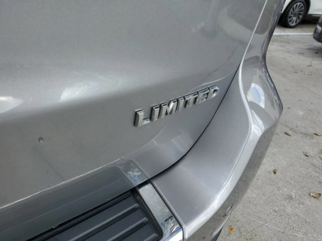 Used 2018 Jeep Grand Cherokee Limited w/ Luxury Group II image 5