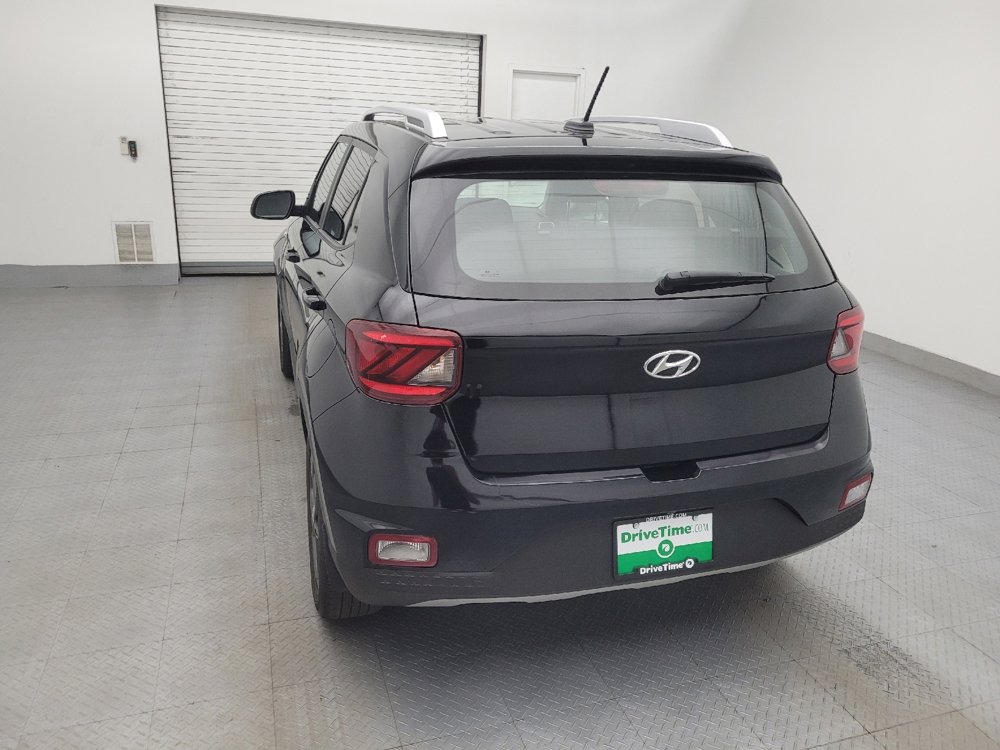 Used 2024 Hyundai Venue SEL FWD image 6