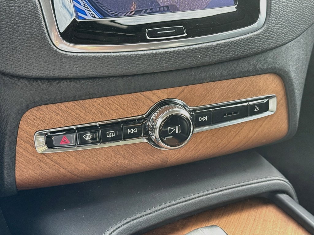 Used 2023 Volvo XC90 B6 Plus AWD/4WD image 20