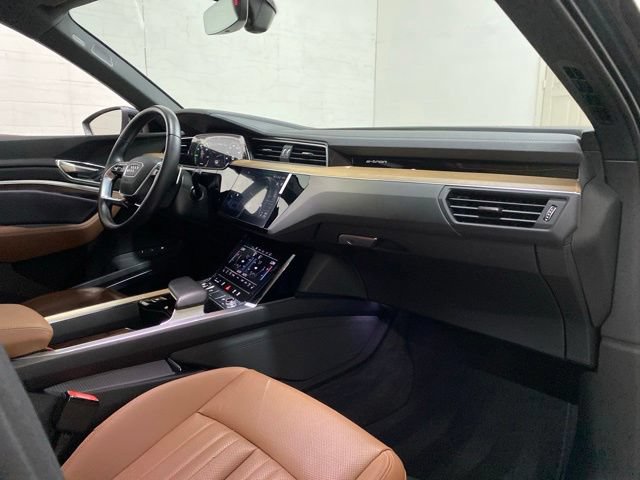Used 2024 Audi Q8 e-tron Premium Plus w/ Premium Plus Package AWD/4WD image 25