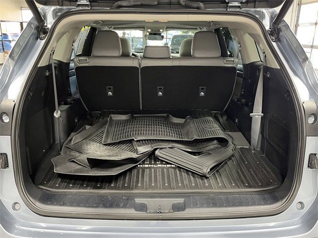 Used 2023 Toyota Highlander Limited image 22