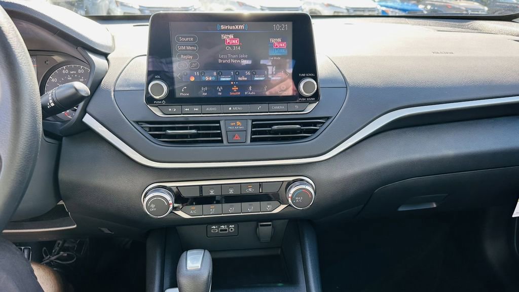 Used 2025 Nissan Altima 2.5 S FWD image 27