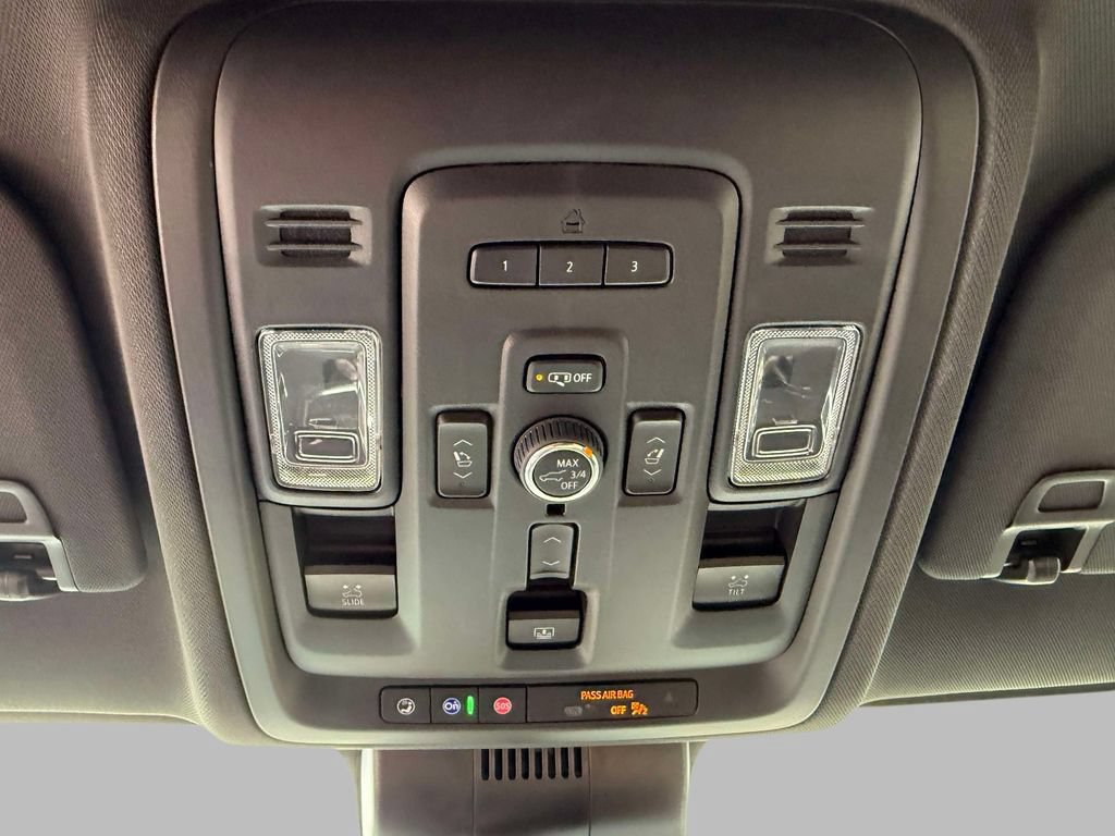 Used 2023 Chevrolet Suburban High Country w/ Premium Package 2 AWD/4WD image 29