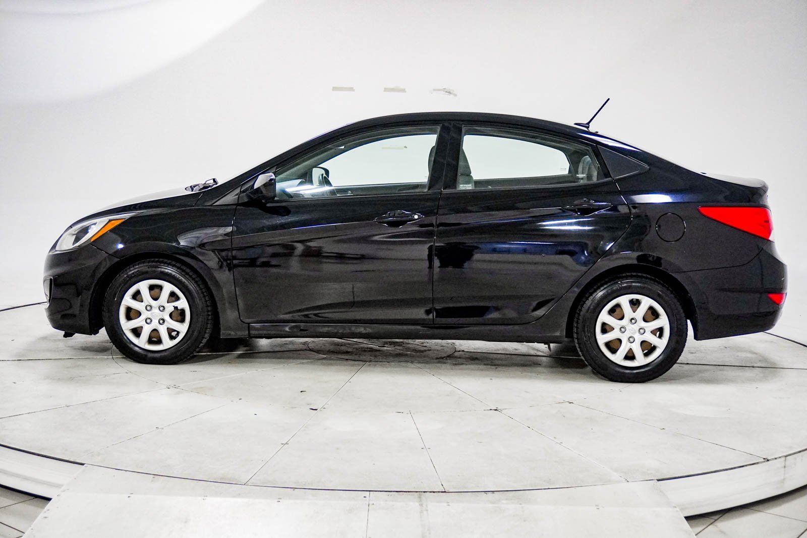 Used 2013 Hyundai Accent GLS image 5