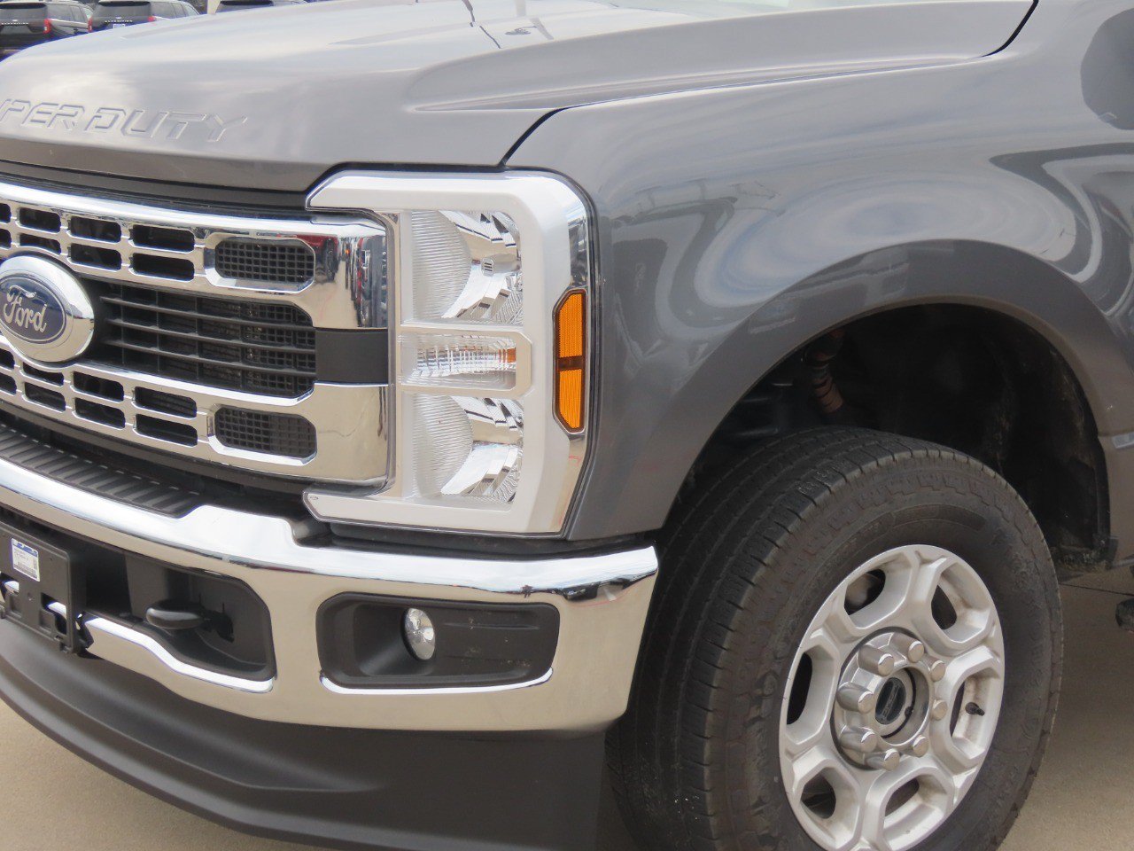 Used 2025 Ford F250 XLT AWD/4WD image 3