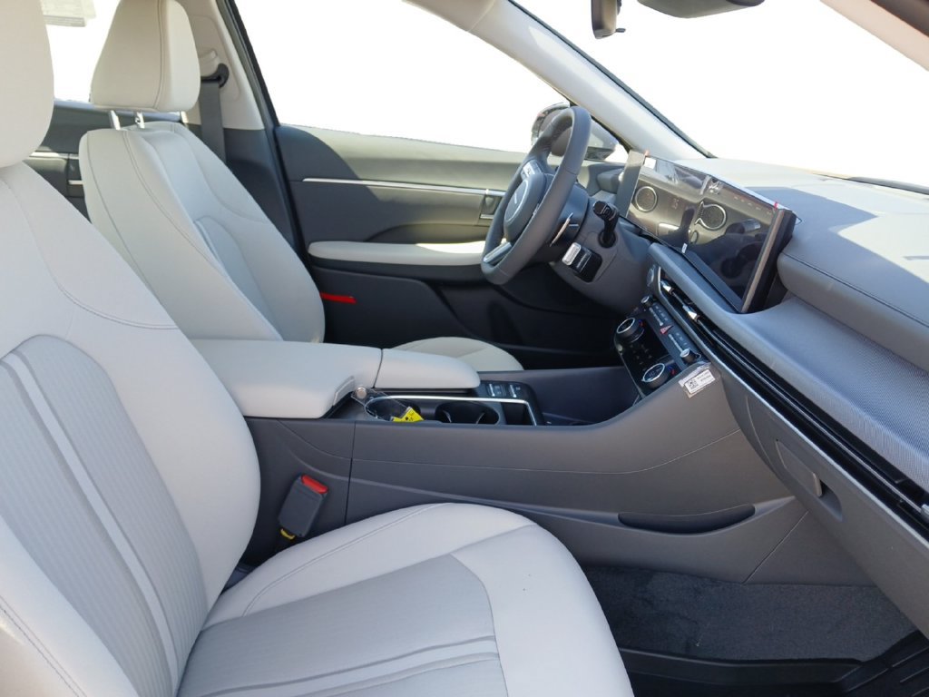 New 2026 Hyundai Sonata SEL FWD image 15