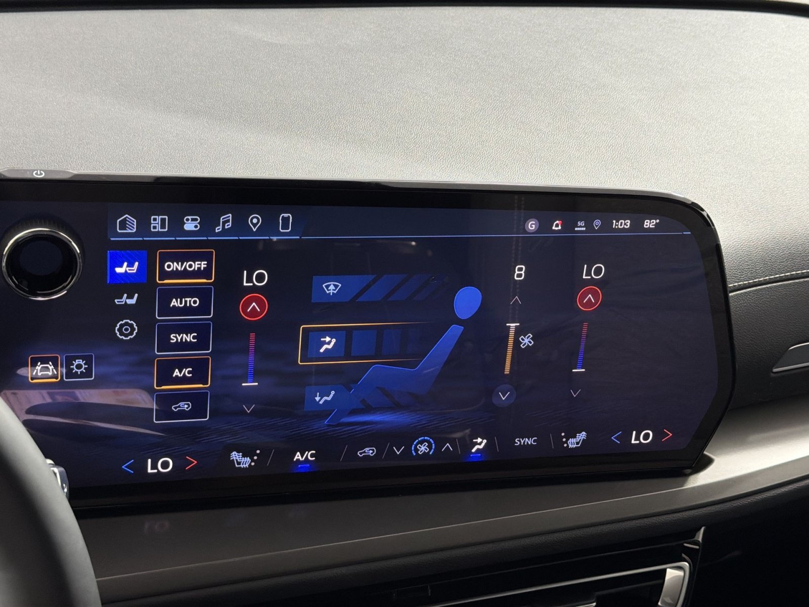 New 2027 Chevrolet Traverse LT w/ Midnight/Sport Edition FWD image 21