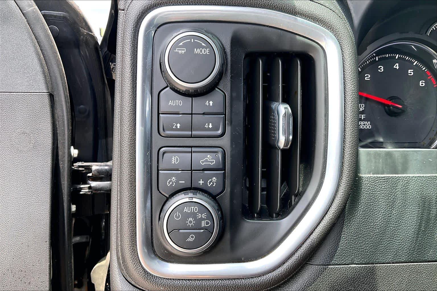 Used 2022 Chevrolet Silverado 1500 LTZ w/ LTZ Premium Texas Edition AWD/4WD image 34