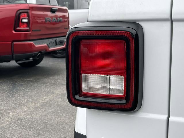 Used 2023 Jeep Wrangler Sahara w/ Cold Weather Group image 10