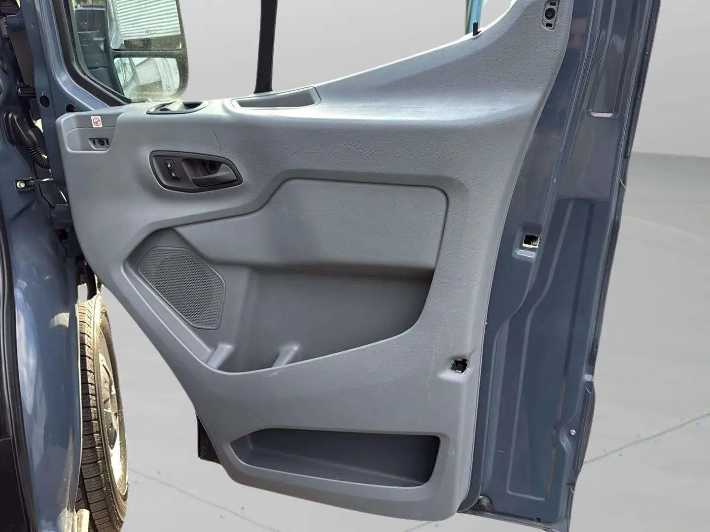 Used 2019 Ford Transit 250 148 High Roof Extended image 13