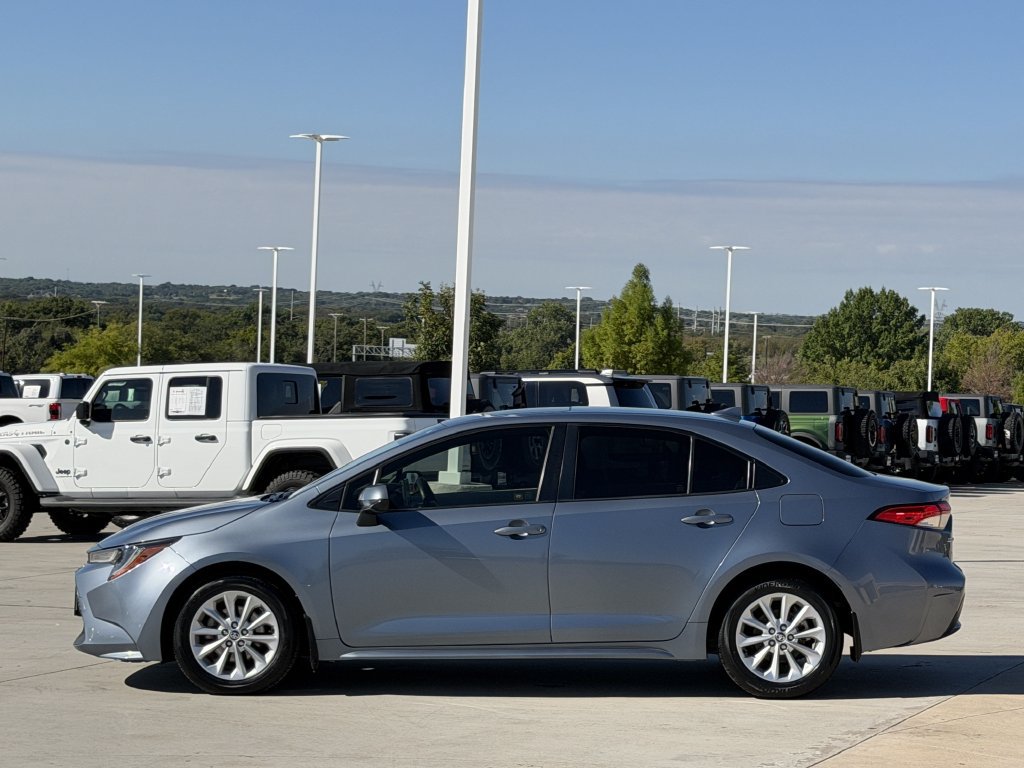 Used 2020 Toyota Corolla LE w/ LE Premium Package FWD image 3