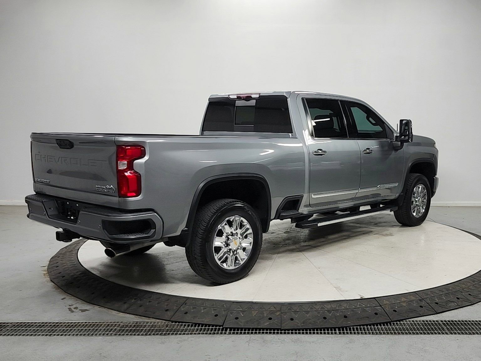 Used 2024 Chevrolet Silverado 2500 High Country w/ Technology Package image 7