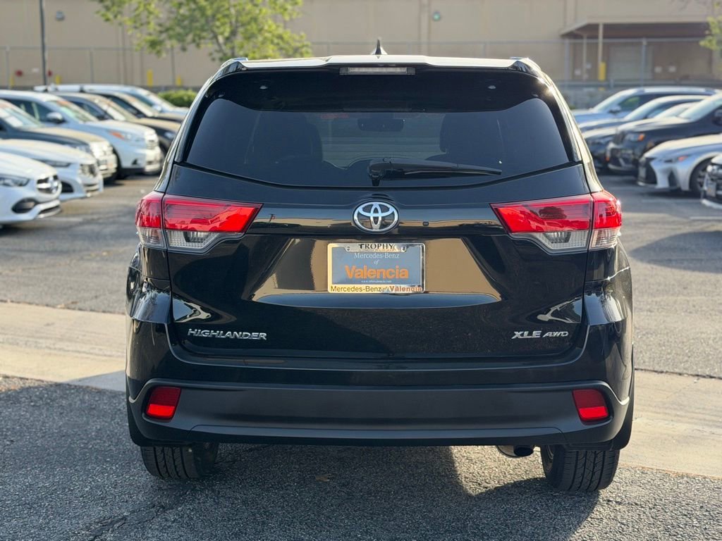 Used 2017 Toyota Highlander XLE image 9