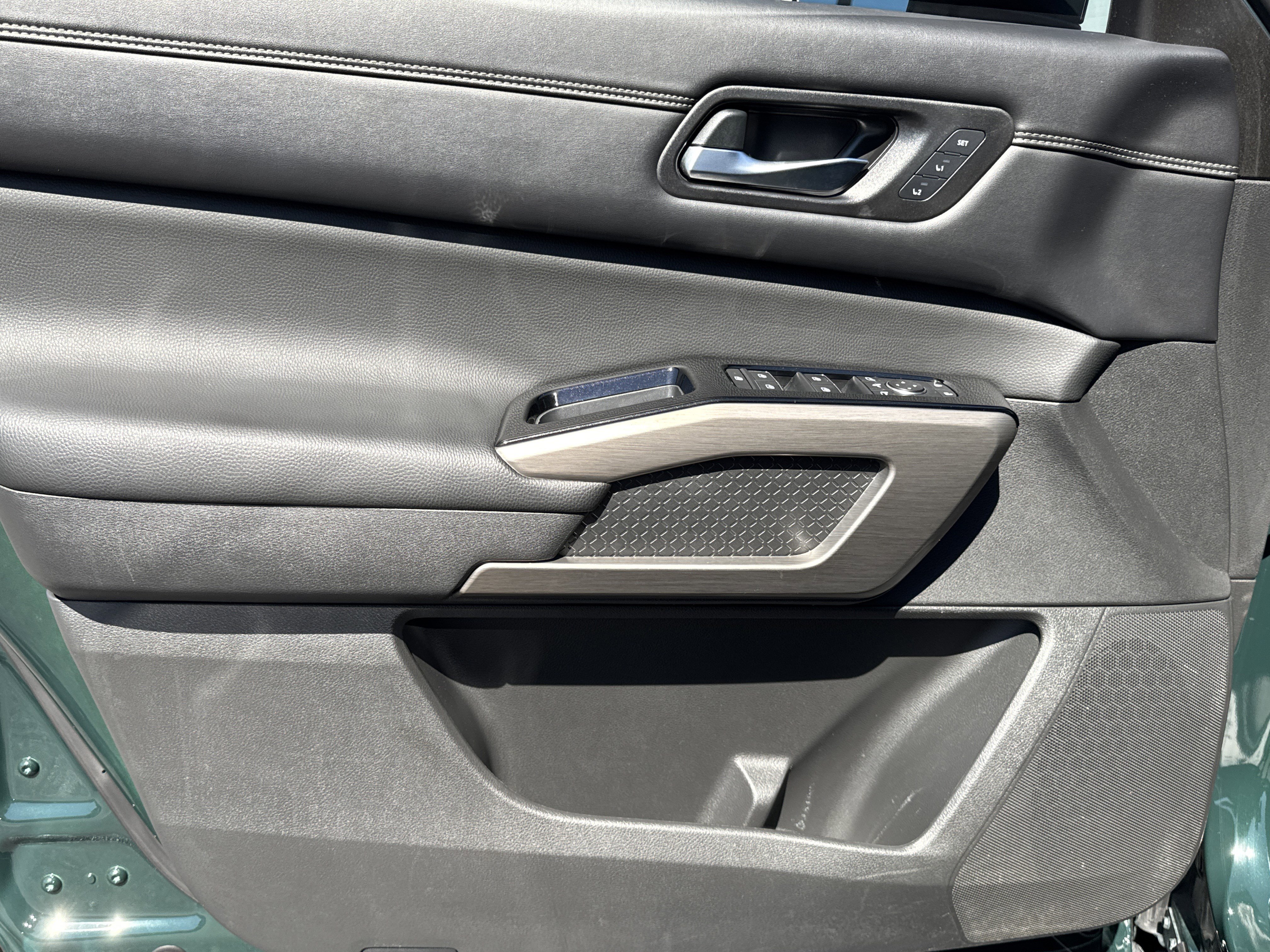 Used 2023 Nissan Pathfinder Platinum image 17