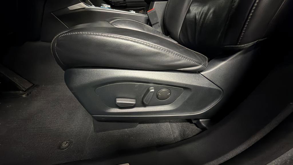 Used 2022 Ford Explorer Platinum w/ Equipment Group 601A image 27