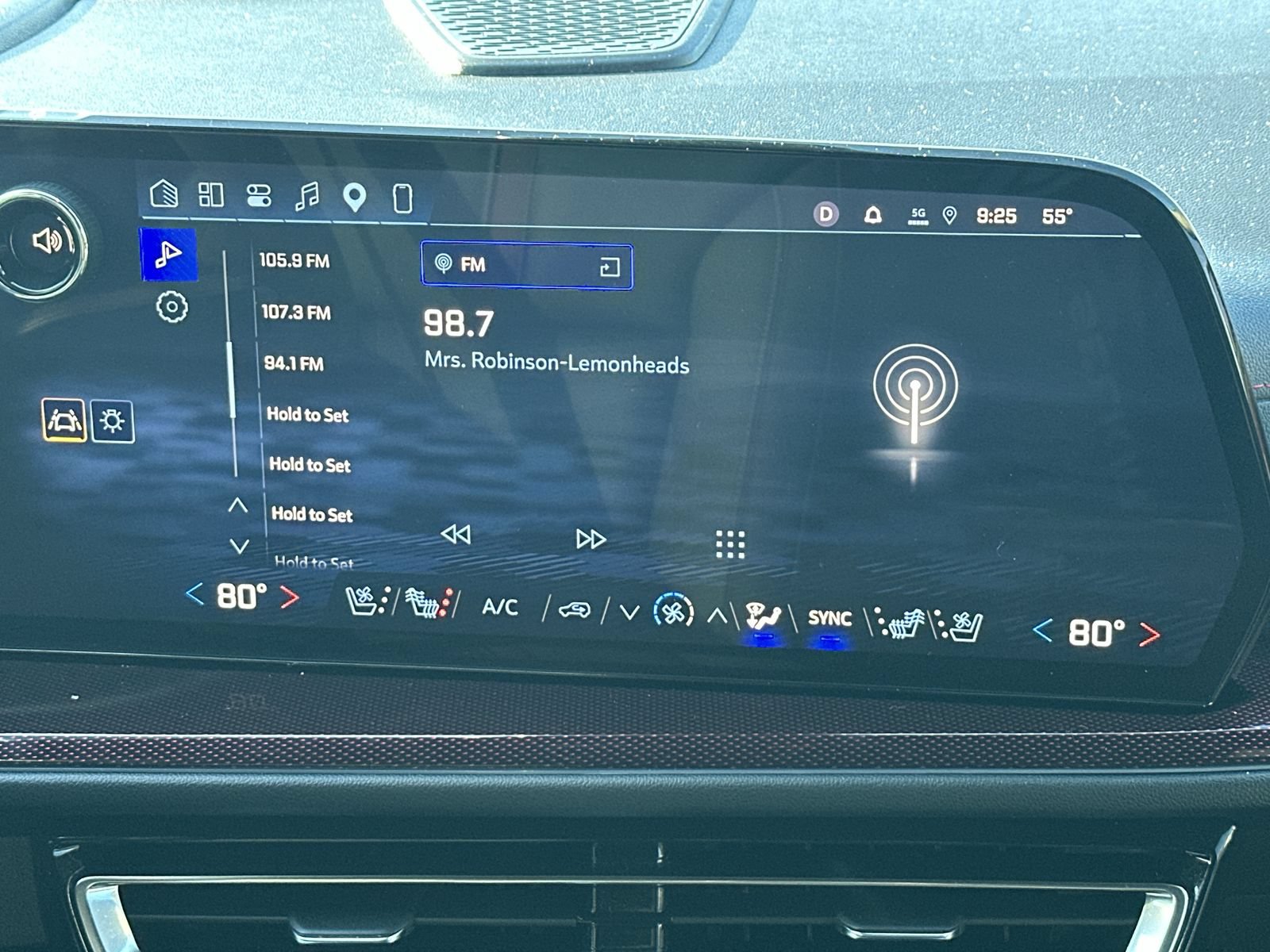 Used 2026 Chevrolet Traverse RS FWD image 26