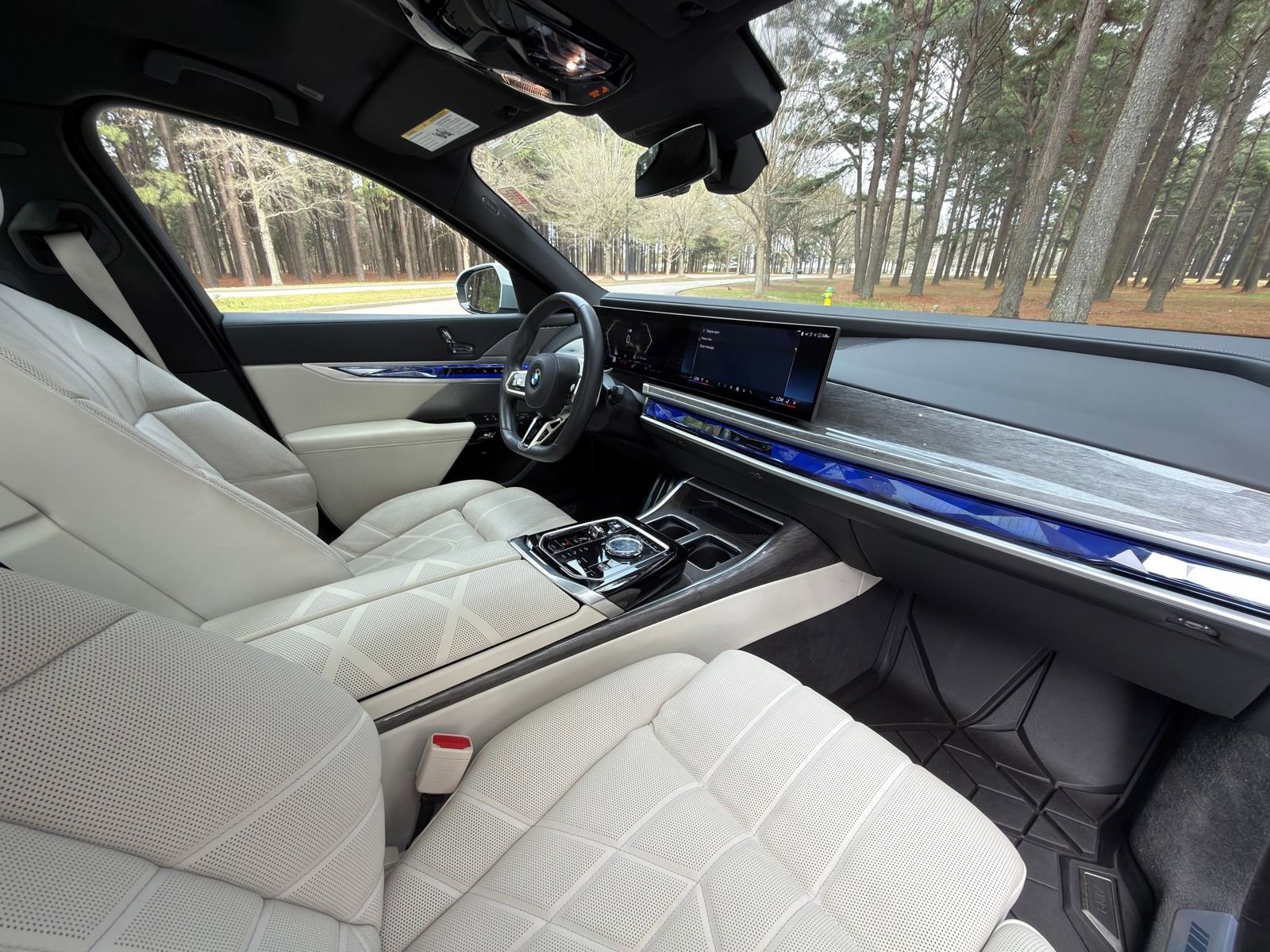 Certified 2024 BMW 760i xDrive w/ Executive Package image 19