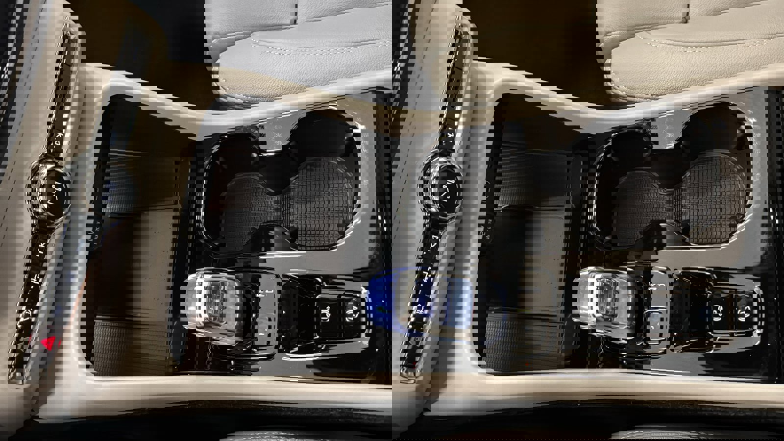 New 2026 Volvo XC40 B5 Plus w/ Climate Package image 19