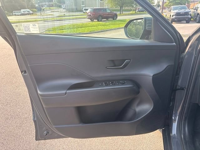 Used 2025 Hyundai Kona SE AWD/4WD image 14
