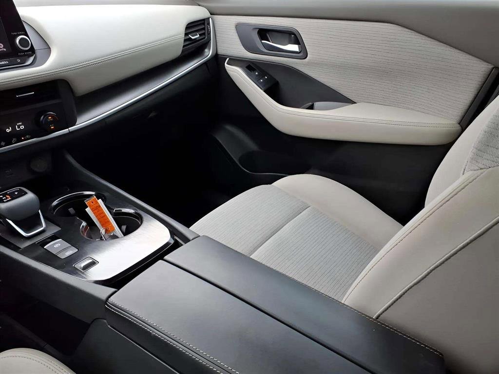 Used 2023 Nissan Rogue SV image 12