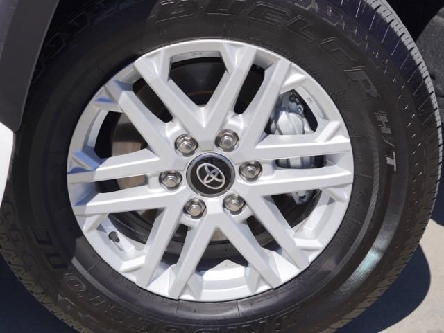 Certified 2025 Toyota Tundra SR5 w/ SR5 Convenience Package AWD/4WD image 15