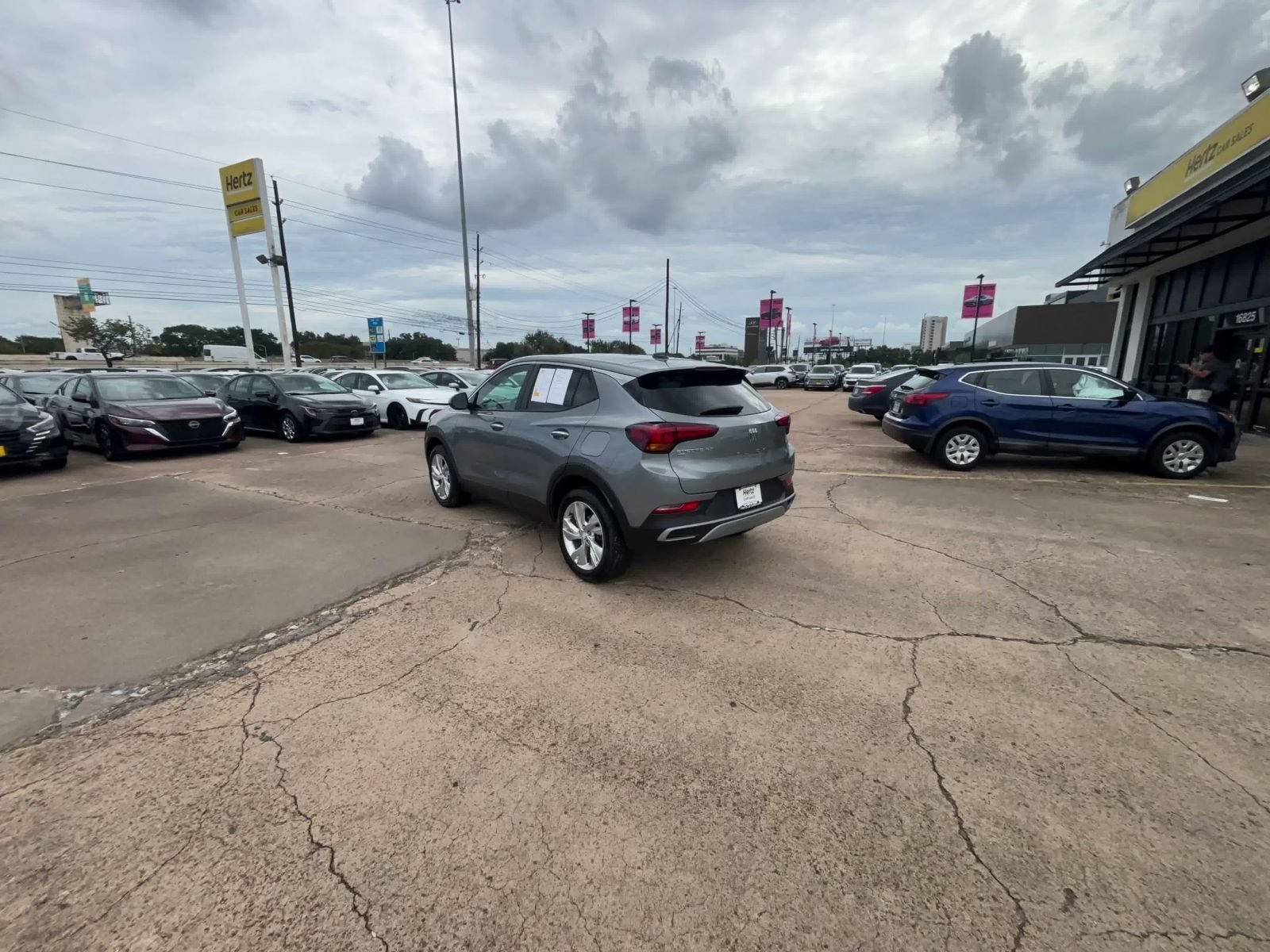 Used 2025 Buick Encore GX Preferred AWD/4WD image 9