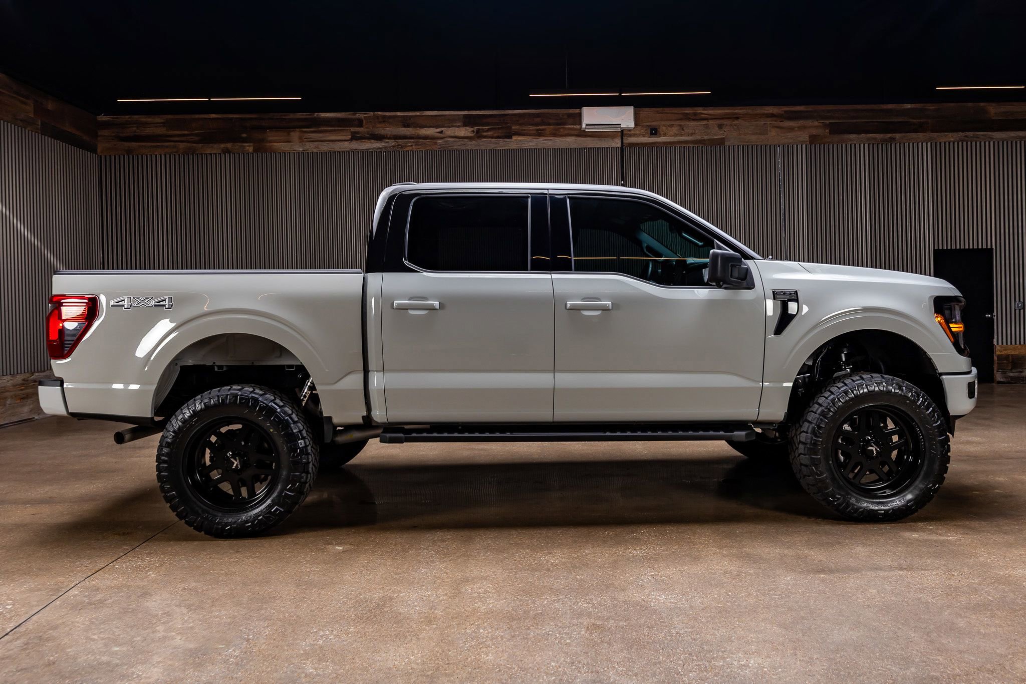 Used 2024 Ford F150 XLT w/ XLT Black Appearance Package AWD/4WD image 11