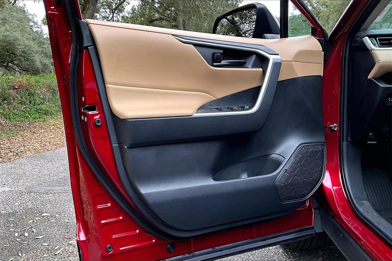 Used 2023 Toyota RAV4 LE image 17