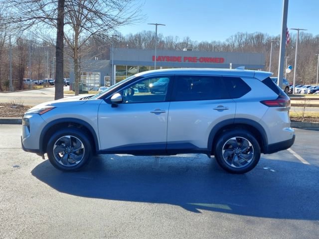 Used 2024 Nissan Rogue SV image 10