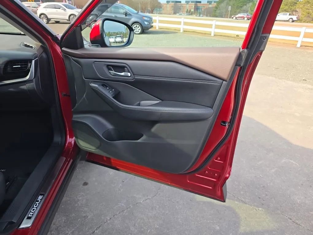 Used 2022 Nissan Rogue SV w/ SV Premium Package image 47