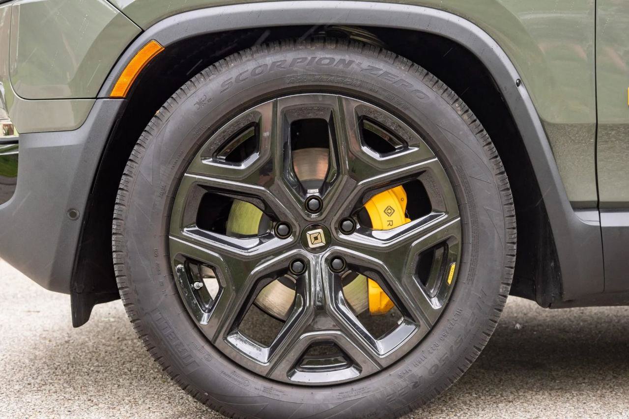 Used 2022 Rivian R1T Launch Edition AWD/4WD image 9