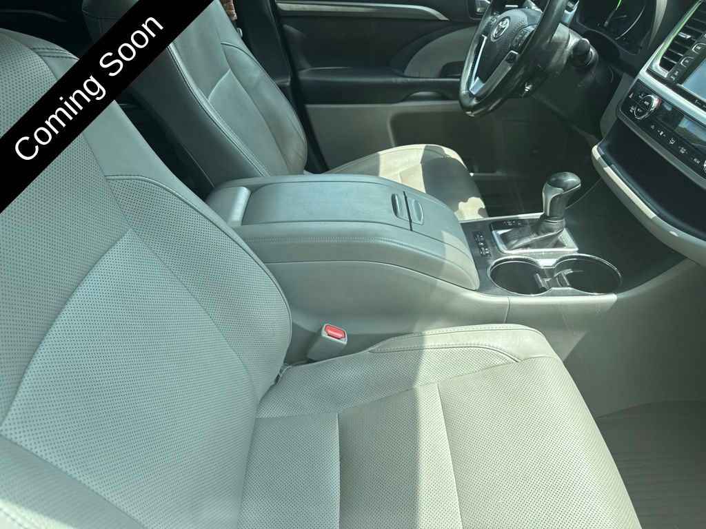 Used 2017 Toyota Highlander Limited Platinum AWD/4WD image 13