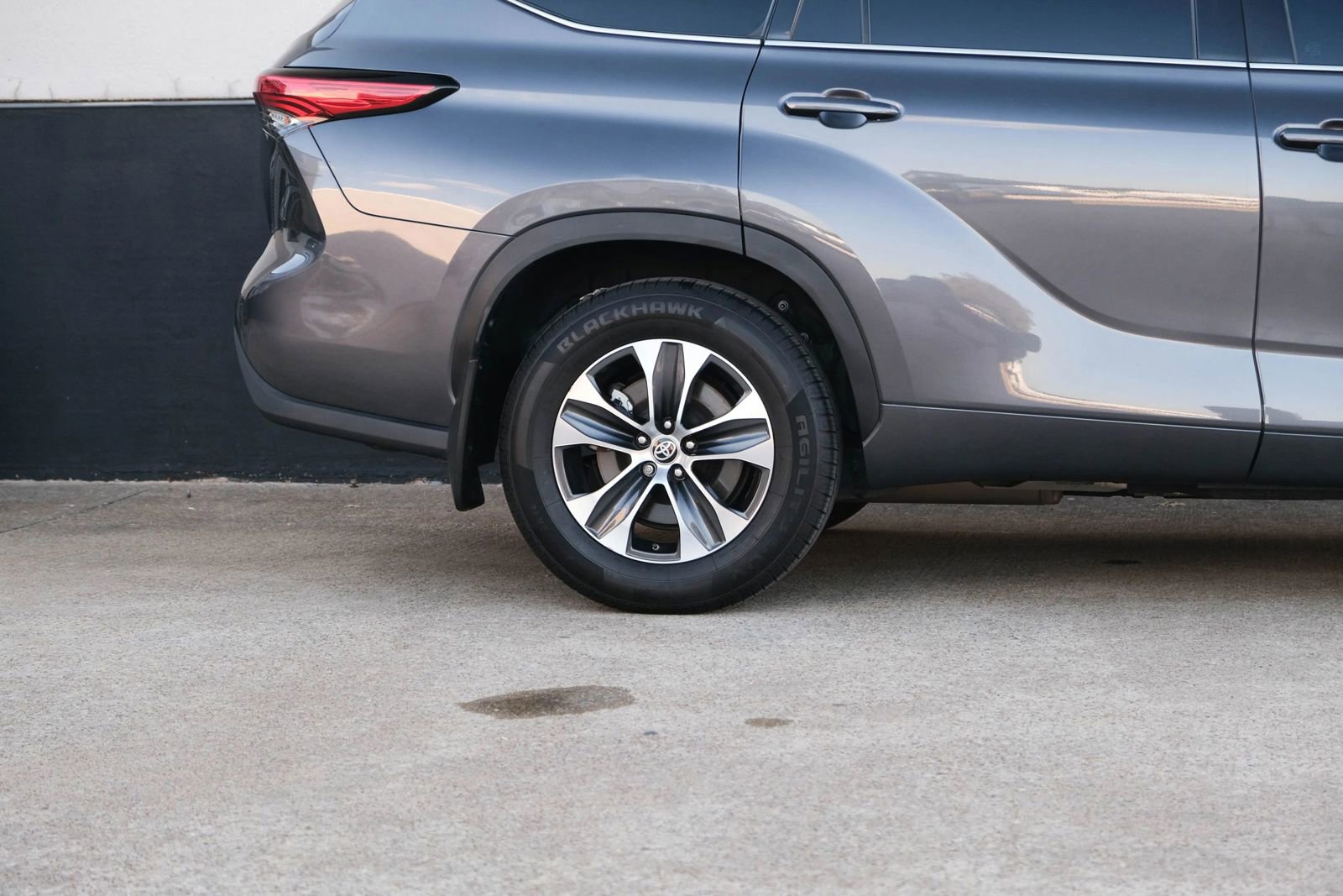 Used 2022 Toyota Highlander XLE image 12